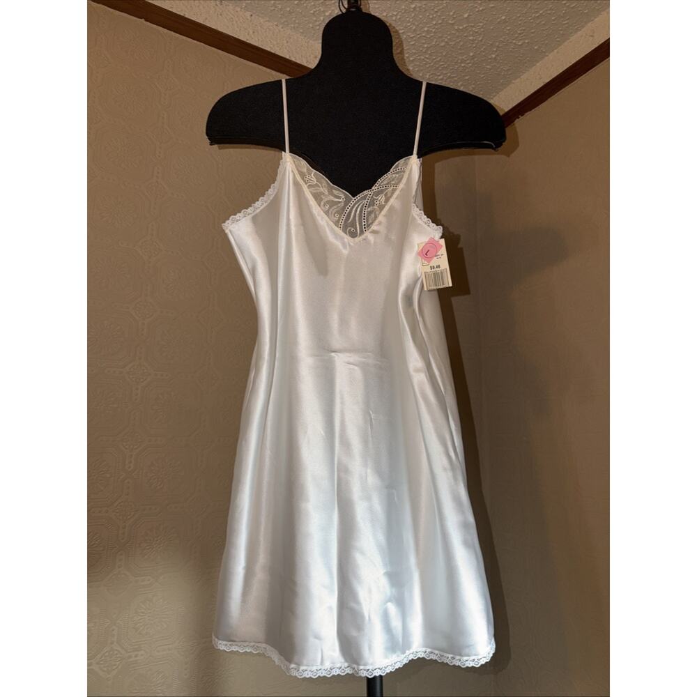 Dusk to Dawn Nightie in White Size L NWT New Night Gown Spaghetti Strap Lace